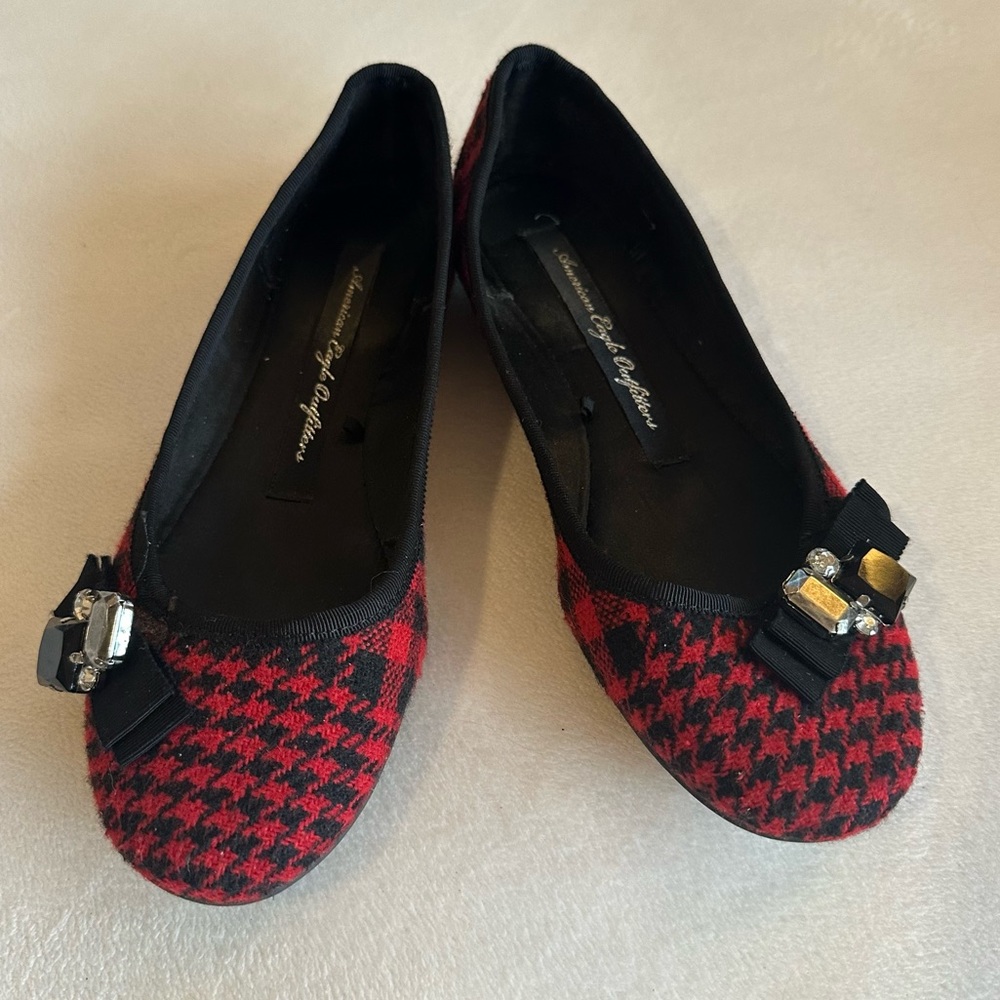 Y2K American Eagle AEO Red and Black Houndstooth Plaid Ballet Flats Size 7